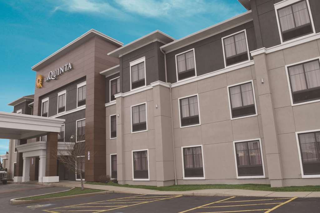 La Quinta By Wyndham Lackawanna Exterior photo