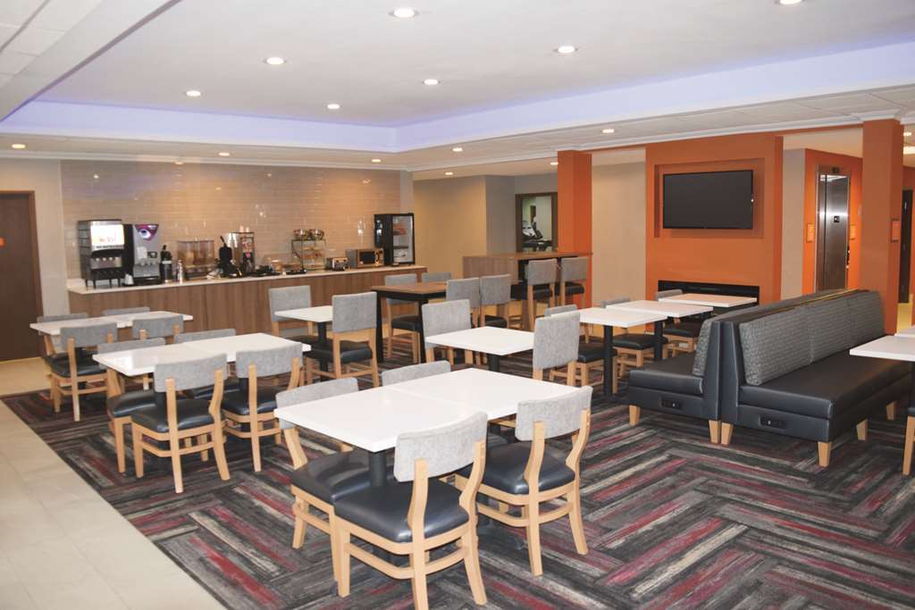 La Quinta By Wyndham Lackawanna Restaurant photo